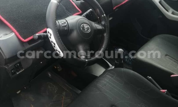 Sayi Na hannu Toyota Yaris Azurfa Mota in Douala a Ƙasar Kamaru Sayi Na hannu Toyota Yaris Azurfa Mota in Douala a Ƙasar Kamaru