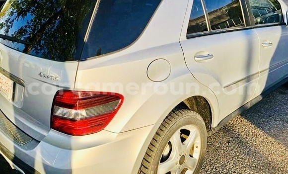 Sayi Na hannu Mercedes‒Benz ML–Class White Mota in Yaounde a Babban Kamaru Sayi Na hannu Mercedes‒Benz ML–Class White Mota in Yaounde a Babban Kamaru