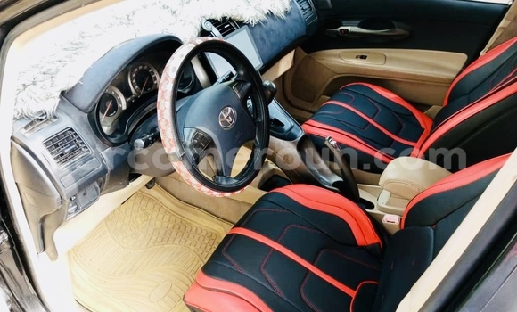 Sayi Na hannu Toyota Blade Black Mota in Douala a Ƙasar Kamaru Sayi Na hannu Toyota Blade Black Mota in Douala a Ƙasar Kamaru