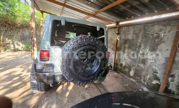 Sayi Na hannu Jeep Wrangler Sauran Mota in Douala a Ƙasar Kamaru Sayi Na hannu Jeep Wrangler Sauran Mota in Douala a Ƙasar Kamaru
