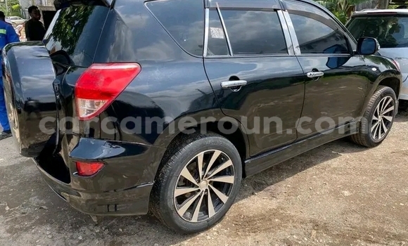 Sayi Na hannu Toyota RAV4 Sauran Mota in Douala a Ƙasar Kamaru