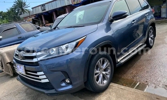 Acheter Occasion Voiture Toyota Highlander Bleu à Douala, Littoral Cameroon Acheter Occasion Voiture Toyota Highlander Bleu à Douala, Littoral Cameroon
