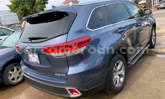 Acheter Occasion Voiture Toyota Highlander Bleu à Douala, Littoral Cameroon Acheter Occasion Voiture Toyota Highlander Bleu à Douala, Littoral Cameroon