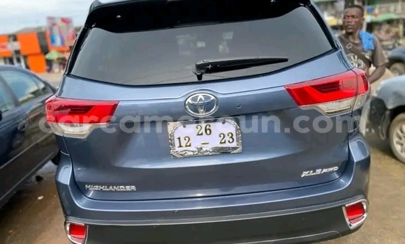 Acheter Occasion Voiture Toyota Highlander Bleu à Douala, Littoral Cameroon Acheter Occasion Voiture Toyota Highlander Bleu à Douala, Littoral Cameroon