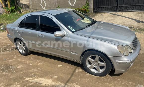 Sayi Na hannu Mercedes‒Benz C-klasse Azurfa Mota in Douala a Ƙasar Kamaru