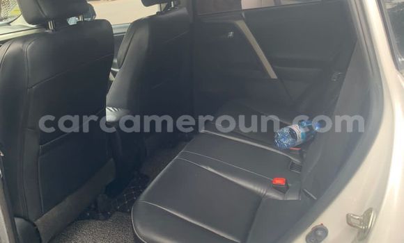 Acheter Occasion Voiture Toyota RAV4 Blanc à Douala, Littoral Cameroon Acheter Occasion Voiture Toyota RAV4 Blanc à Douala, Littoral Cameroon