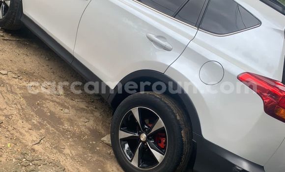 Acheter Occasion Voiture Toyota RAV4 Blanc à Douala, Littoral Cameroon Acheter Occasion Voiture Toyota RAV4 Blanc à Douala, Littoral Cameroon