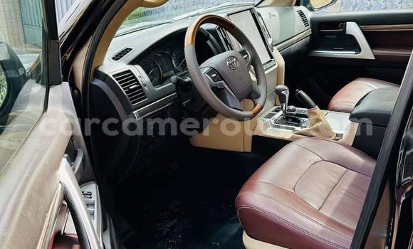 Sayi Na hannu Toyota Land Cruiser Black Mota in Yaounde a Babban Kamaru Sayi Na hannu Toyota Land Cruiser Black Mota in Yaounde a Babban Kamaru