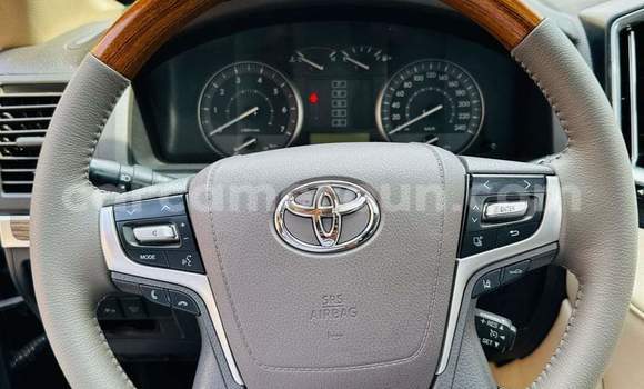 Sayi Na hannu Toyota Land Cruiser Black Mota in Yaounde a Babban Kamaru Sayi Na hannu Toyota Land Cruiser Black Mota in Yaounde a Babban Kamaru