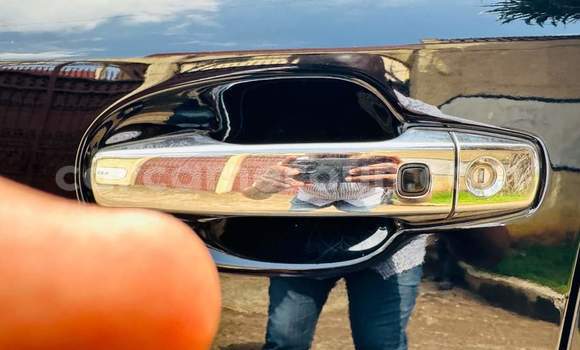 Sayi Na hannu Toyota Land Cruiser Black Mota in Yaounde a Babban Kamaru Sayi Na hannu Toyota Land Cruiser Black Mota in Yaounde a Babban Kamaru