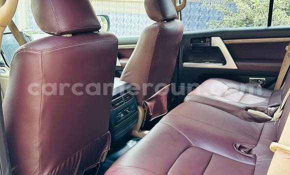 Sayi Na hannu Toyota Land Cruiser Black Mota in Yaounde a Babban Kamaru Sayi Na hannu Toyota Land Cruiser Black Mota in Yaounde a Babban Kamaru