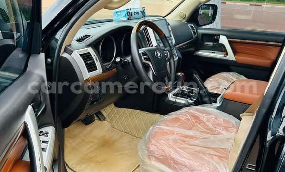 Acheter Occasion Voiture Toyota Land Cruiser Prado Noir à Yaoundé, Central Cameroon Acheter Occasion Voiture Toyota Land Cruiser Prado Noir à Yaoundé, Central Cameroon