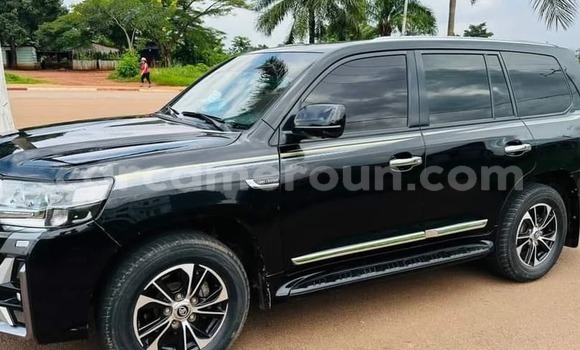 Sayi Na hannu Toyota Land Cruiser Prado Black Mota in Yaounde a Babban Kamaru Sayi Na hannu Toyota Land Cruiser Prado Black Mota in Yaounde a Babban Kamaru