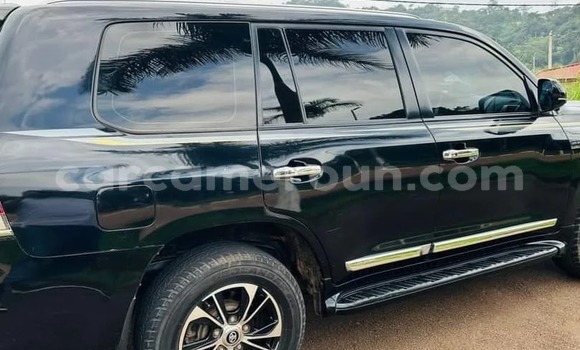 Sayi Na hannu Toyota Land Cruiser Prado Black Mota in Yaounde a Babban Kamaru Sayi Na hannu Toyota Land Cruiser Prado Black Mota in Yaounde a Babban Kamaru