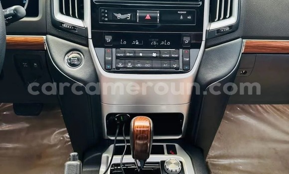 Sayi Na hannu Toyota Land Cruiser Prado Black Mota in Yaounde a Babban Kamaru Sayi Na hannu Toyota Land Cruiser Prado Black Mota in Yaounde a Babban Kamaru