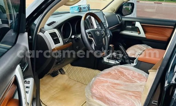 Sayi Na hannu Toyota Land Cruiser Prado Black Mota in Yaounde a Babban Kamaru Sayi Na hannu Toyota Land Cruiser Prado Black Mota in Yaounde a Babban Kamaru