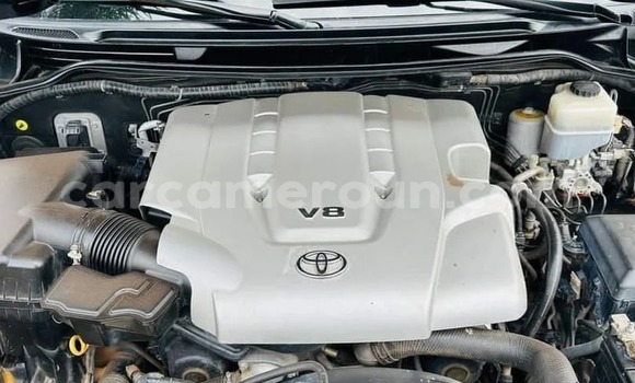 Sayi Na hannu Toyota Land Cruiser Prado Black Mota in Yaounde a Babban Kamaru Sayi Na hannu Toyota Land Cruiser Prado Black Mota in Yaounde a Babban Kamaru