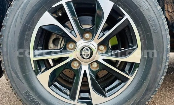 Sayi Na hannu Toyota Land Cruiser Prado Black Mota in Yaounde a Babban Kamaru Sayi Na hannu Toyota Land Cruiser Prado Black Mota in Yaounde a Babban Kamaru