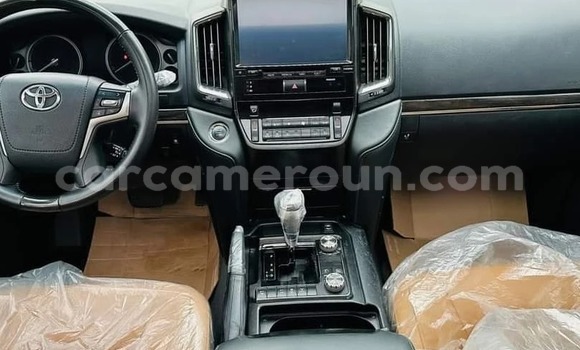 Buy Used Toyota Land Cruiser Prado White Car in Yaounde in Central Cameroon Buy Used Toyota Land Cruiser Prado White Car in Yaounde in Central Cameroon
