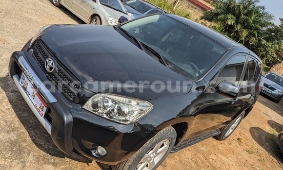 Sayi Na hannu Toyota RAV4 Black Mota in Yaounde a Babban Kamaru Sayi Na hannu Toyota RAV4 Black Mota in Yaounde a Babban Kamaru