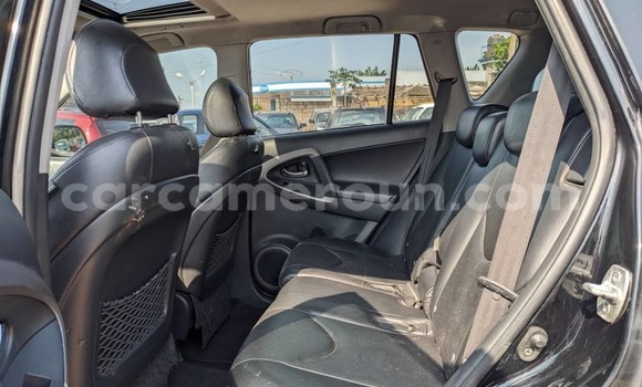 Sayi Na hannu Toyota RAV4 Black Mota in Yaounde a Babban Kamaru Sayi Na hannu Toyota RAV4 Black Mota in Yaounde a Babban Kamaru