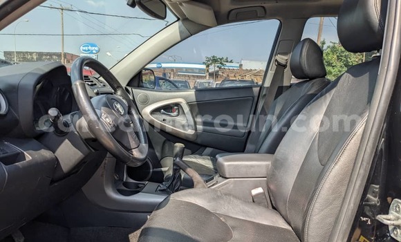 Sayi Na hannu Toyota RAV4 Black Mota in Yaounde a Babban Kamaru Sayi Na hannu Toyota RAV4 Black Mota in Yaounde a Babban Kamaru