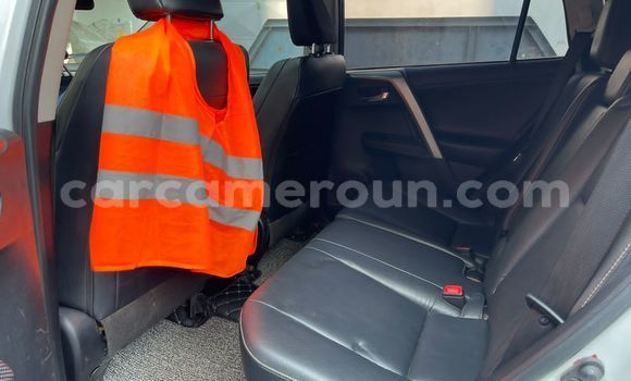 Acheter Occasion Voiture Toyota RAV4 Blanc à Douala, Littoral Cameroon Acheter Occasion Voiture Toyota RAV4 Blanc à Douala, Littoral Cameroon