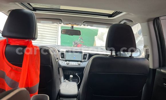 Acheter Occasion Voiture Toyota RAV4 Blanc à Douala, Littoral Cameroon Acheter Occasion Voiture Toyota RAV4 Blanc à Douala, Littoral Cameroon