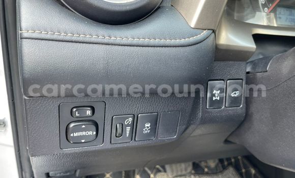 Acheter Occasion Voiture Toyota RAV4 Blanc à Douala, Littoral Cameroon Acheter Occasion Voiture Toyota RAV4 Blanc à Douala, Littoral Cameroon