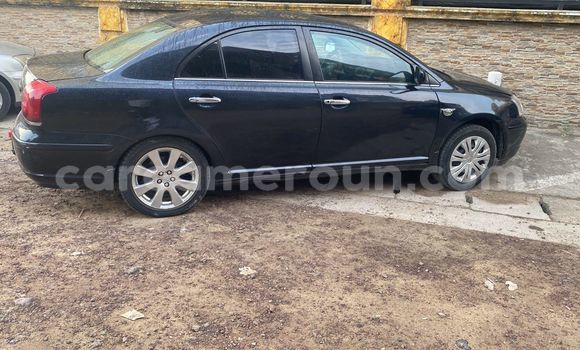 Sayi Na hannu Toyota Avensis Black Mota in Douala a Ƙasar Kamaru