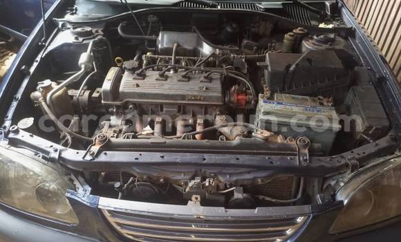 Sayi Na hannu Toyota Avensis Blue Mota in Yaounde a Babban Kamaru Sayi Na hannu Toyota Avensis Blue Mota in Yaounde a Babban Kamaru