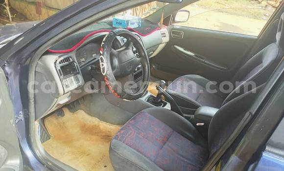 Sayi Na hannu Toyota Avensis Blue Mota in Yaounde a Babban Kamaru Sayi Na hannu Toyota Avensis Blue Mota in Yaounde a Babban Kamaru