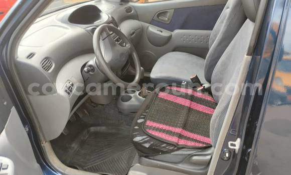 Sayi Na hannu Toyota Yaris Black Mota in Yaounde a Babban Kamaru Sayi Na hannu Toyota Yaris Black Mota in Yaounde a Babban Kamaru