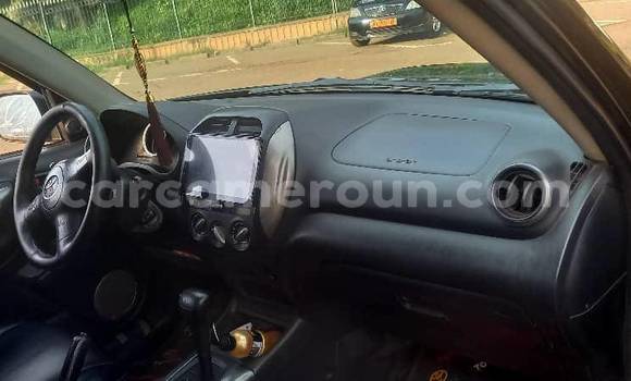 Sayi Na hannu Toyota RAV4 Blue Mota in Yaounde a Babban Kamaru Sayi Na hannu Toyota RAV4 Blue Mota in Yaounde a Babban Kamaru