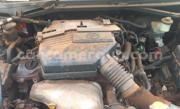 Sayi Na hannu Toyota RAV4 Blue Mota in Yaounde a Babban Kamaru Sayi Na hannu Toyota RAV4 Blue Mota in Yaounde a Babban Kamaru