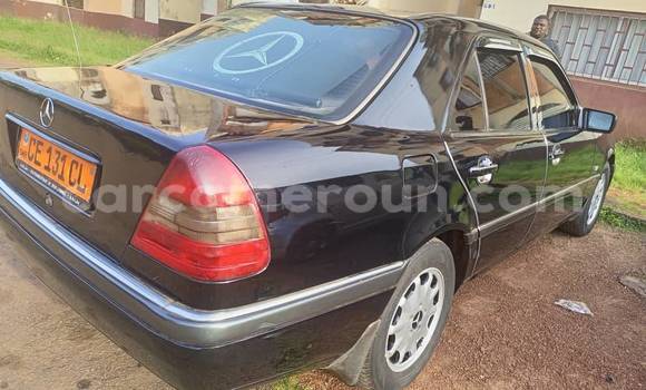 Sayi Na hannu Mercedes-Benz C-Classe Black Mota in Yaounde a Babban Kamaru Sayi Na hannu Mercedes-Benz C-Classe Black Mota in Yaounde a Babban Kamaru
