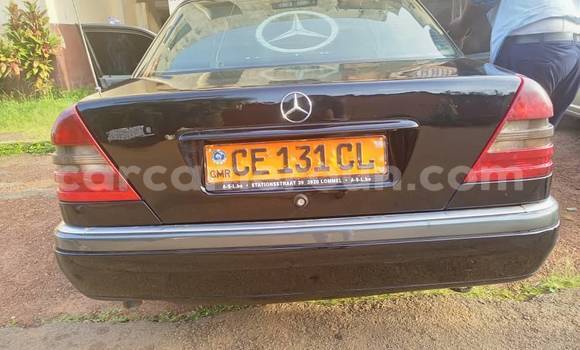 Sayi Na hannu Mercedes-Benz C-Classe Black Mota in Yaounde a Babban Kamaru Sayi Na hannu Mercedes-Benz C-Classe Black Mota in Yaounde a Babban Kamaru