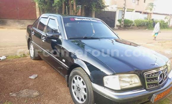 Sayi Na hannu Mercedes-Benz C-Classe Black Mota in Yaounde a Babban Kamaru Sayi Na hannu Mercedes-Benz C-Classe Black Mota in Yaounde a Babban Kamaru