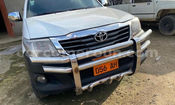 Buy Used Toyota Pickup White Car in Douala in Littoral Cameroon