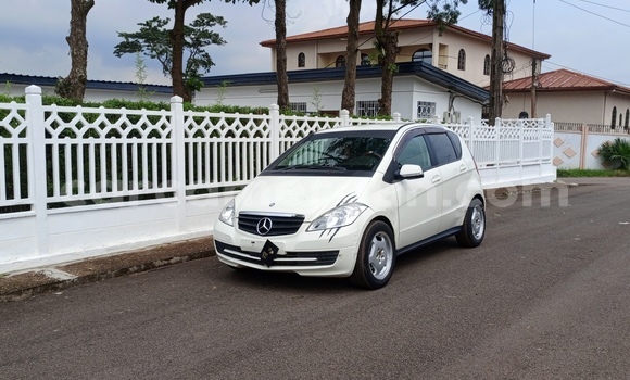 Sayi Na hannu Mercedes-Benz C180 coupe White Mota in Yaounde a Babban Kamaru