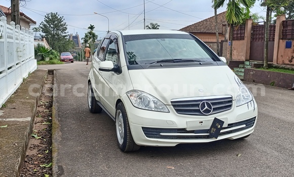 Buy Used Mercedes-Benz C180 coupe White Car in Yaounde in Central Cameroon Buy Used Mercedes-Benz C180 coupe White Car in Yaounde in Central Cameroon