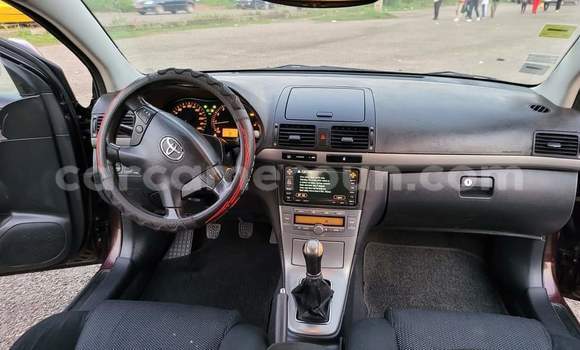 Sayi Na hannu Toyota Avensis Black Mota in Yaounde a Babban Kamaru Sayi Na hannu Toyota Avensis Black Mota in Yaounde a Babban Kamaru