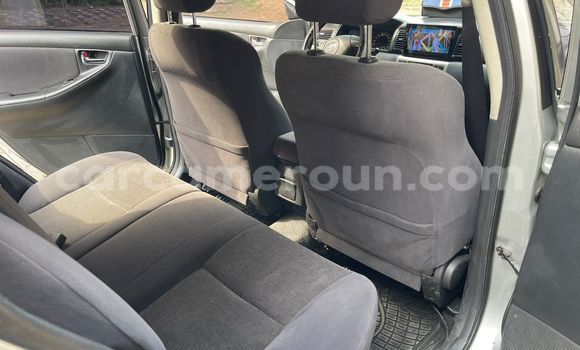 Sayi Imported Toyota Corolla Azurfa Mota in Douala a Ƙasar Kamaru Sayi Imported Toyota Corolla Azurfa Mota in Douala a Ƙasar Kamaru