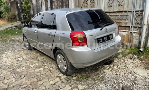 Sayi Imported Toyota Corolla Azurfa Mota in Douala a Ƙasar Kamaru Sayi Imported Toyota Corolla Azurfa Mota in Douala a Ƙasar Kamaru