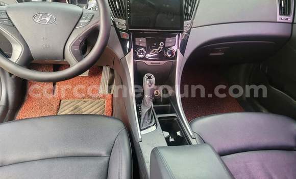 Sayi Na hannu Hyundai Sonata Black Mota in Yaounde a Babban Kamaru Sayi Na hannu Hyundai Sonata Black Mota in Yaounde a Babban Kamaru