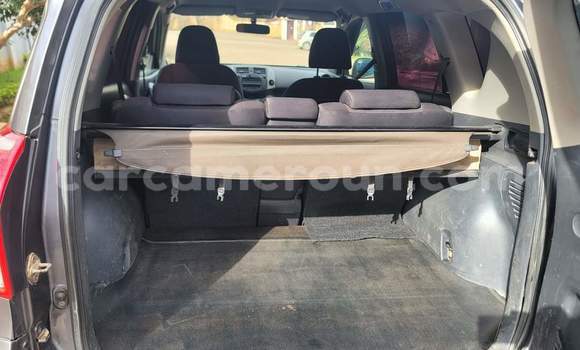 Sayi Na hannu Toyota RAV4 Azurfa Mota in Yaounde a Babban Kamaru Sayi Na hannu Toyota RAV4 Azurfa Mota in Yaounde a Babban Kamaru