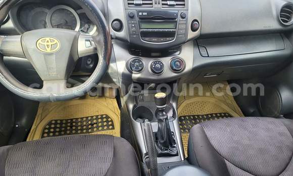 Sayi Na hannu Toyota RAV4 Azurfa Mota in Yaounde a Babban Kamaru Sayi Na hannu Toyota RAV4 Azurfa Mota in Yaounde a Babban Kamaru