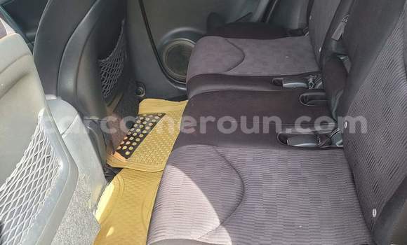 Sayi Na hannu Toyota RAV4 Azurfa Mota in Yaounde a Babban Kamaru Sayi Na hannu Toyota RAV4 Azurfa Mota in Yaounde a Babban Kamaru