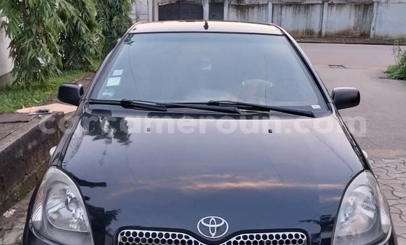 Sayi Na hannu Toyota Yaris Black Mota in Douala a Ƙasar Kamaru