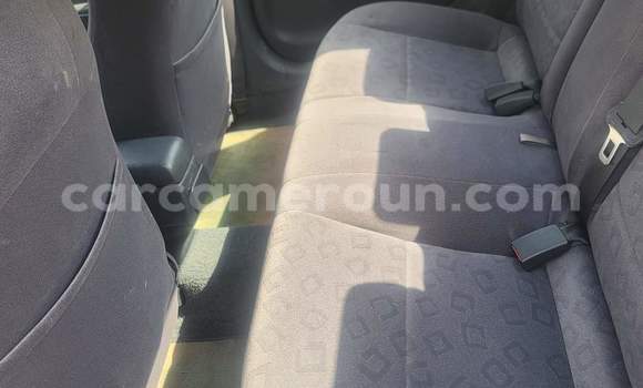 Sayi Na hannu Toyota Corolla White Mota in Yaounde a Babban Kamaru Sayi Na hannu Toyota Corolla White Mota in Yaounde a Babban Kamaru